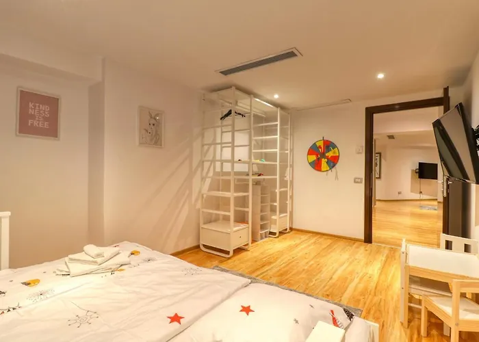 3 Bedroom In Herastrau Area Apartament *