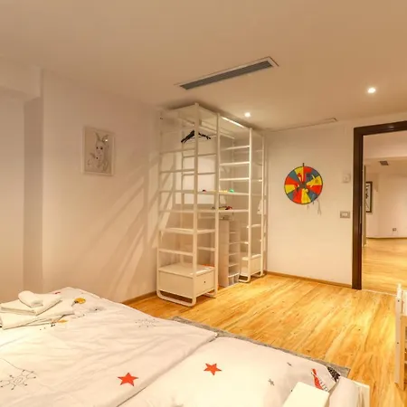 3 Bedroom In Herastrau Area Apartamento *