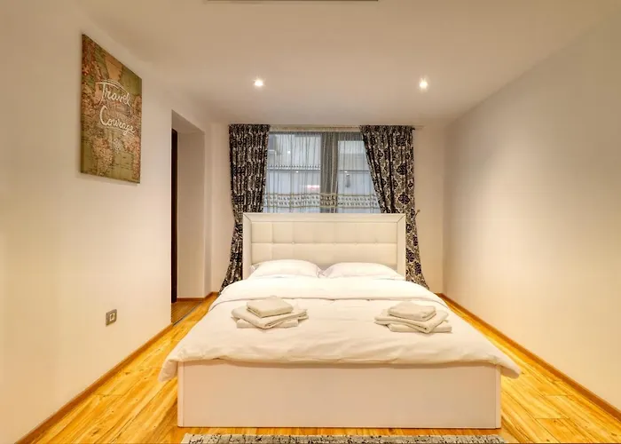 公寓 3 Bedroom In Herastrau Area *