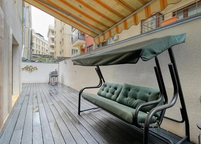 3 Bedroom In Herastrau Area Boekarest