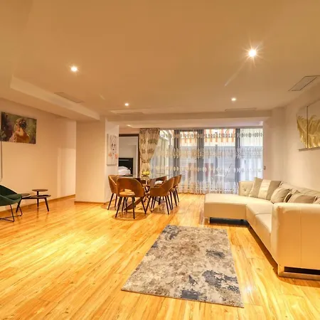 Apartment 3 Bedroom In Herastrau Area Bucharest