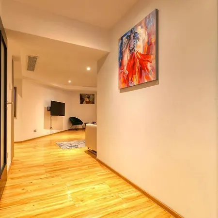 3 Bedroom In Herastrau Area Daire Bükreş